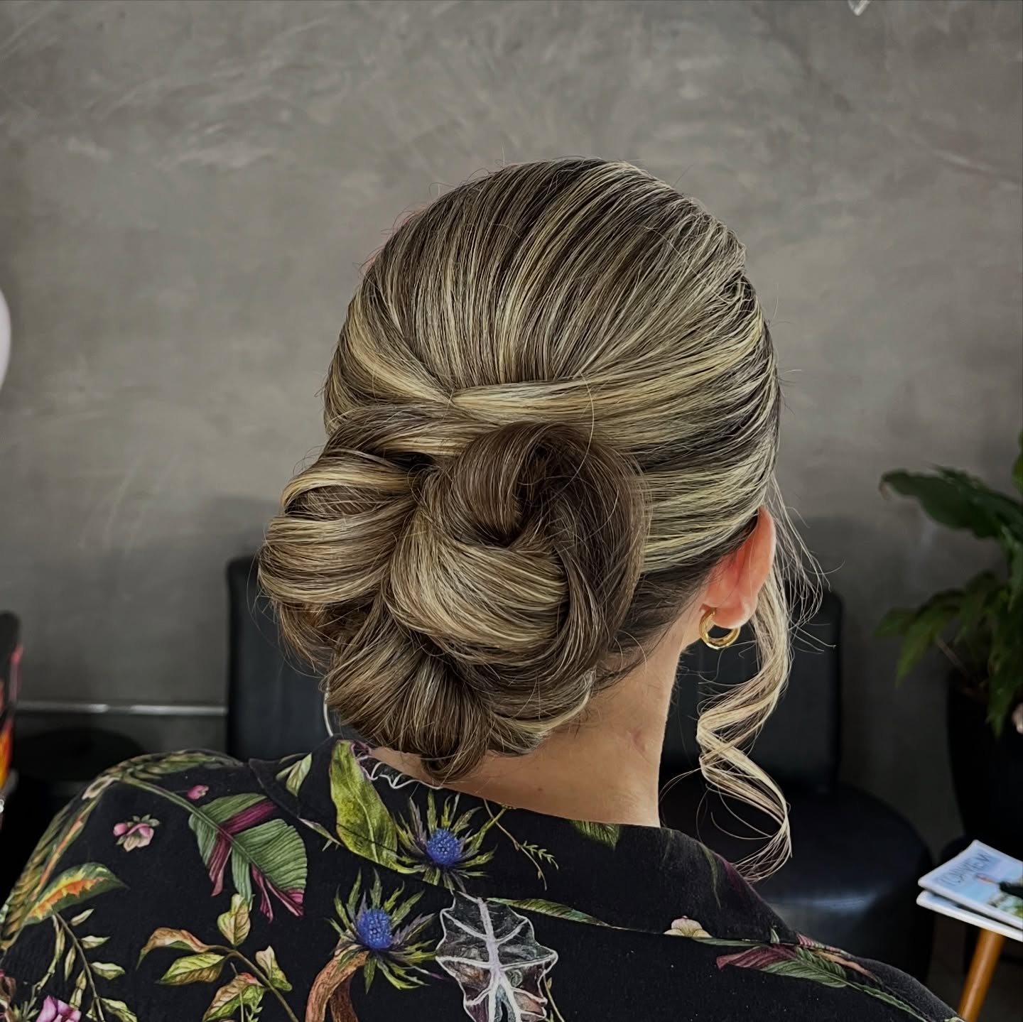 Penteado Sofisticado em Curitiba | Studio Jeanne Turossi Penteado Sofisticado em Curitiba | Studio Jeanne Turossi