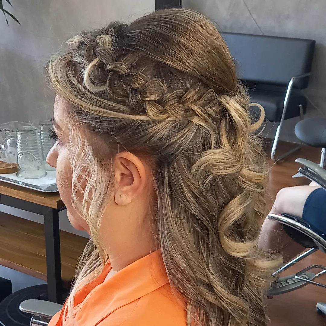 Penteado Sofisticado em Curitiba | Studio Jeanne Turossi Penteado Sofisticado em Curitiba | Studio Jeanne Turossi